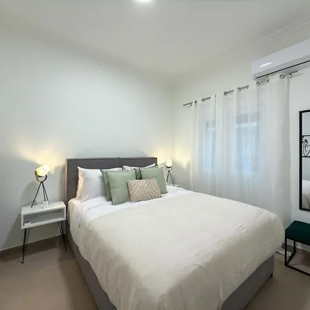 Phaedrus Living Ivory Daire Selanik